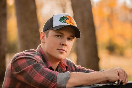 Travis Denning's estimated net worth is approximately $1 million in 2021.